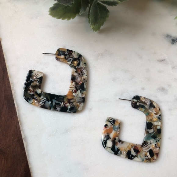 The Emery - Acrylic Geometric Hoops - Picture 2 of 5